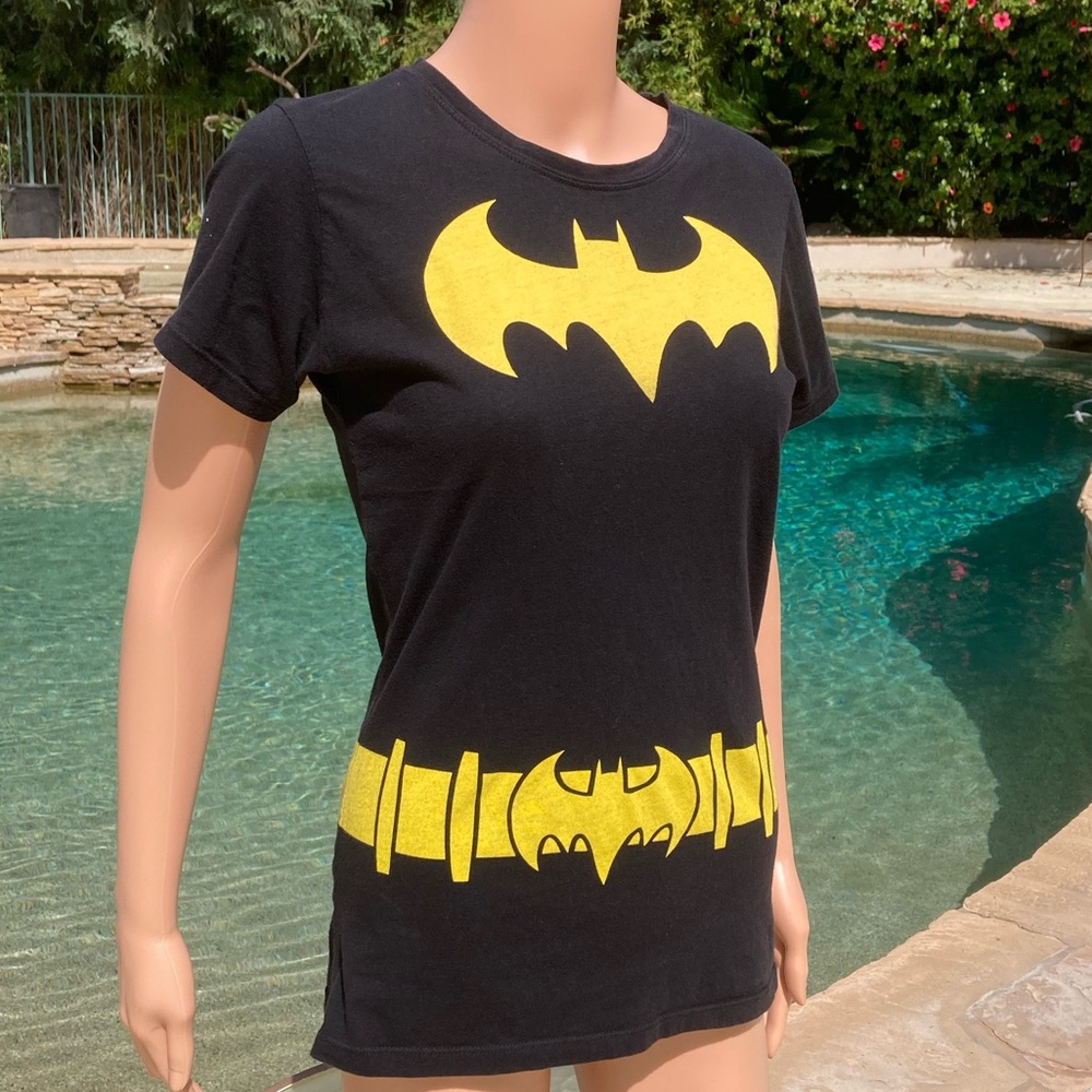 Batman Tee Short Sleeve Shirt Vintage Black Yellow Graphics